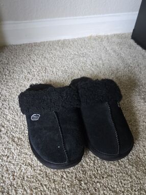 PAWZ Black Faux-Shearling Slip-On Women's Slippers